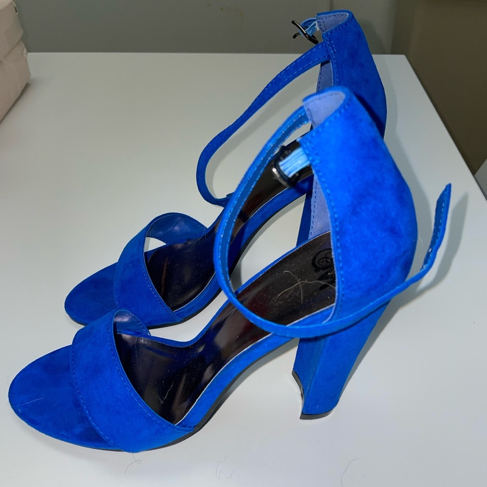 Royal bright blue heels. Womens size 7 Chelsea Moreland